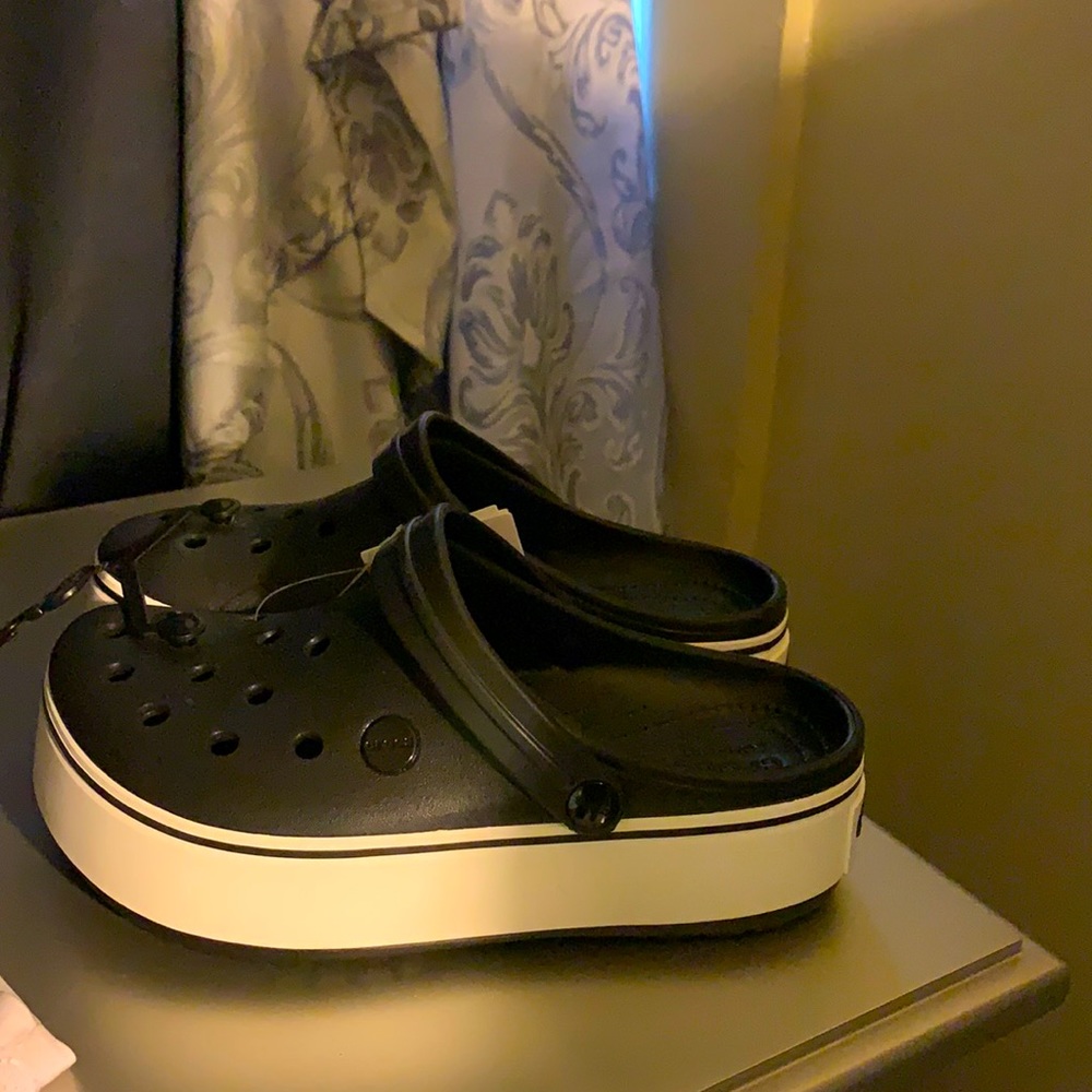 Crocs size 7